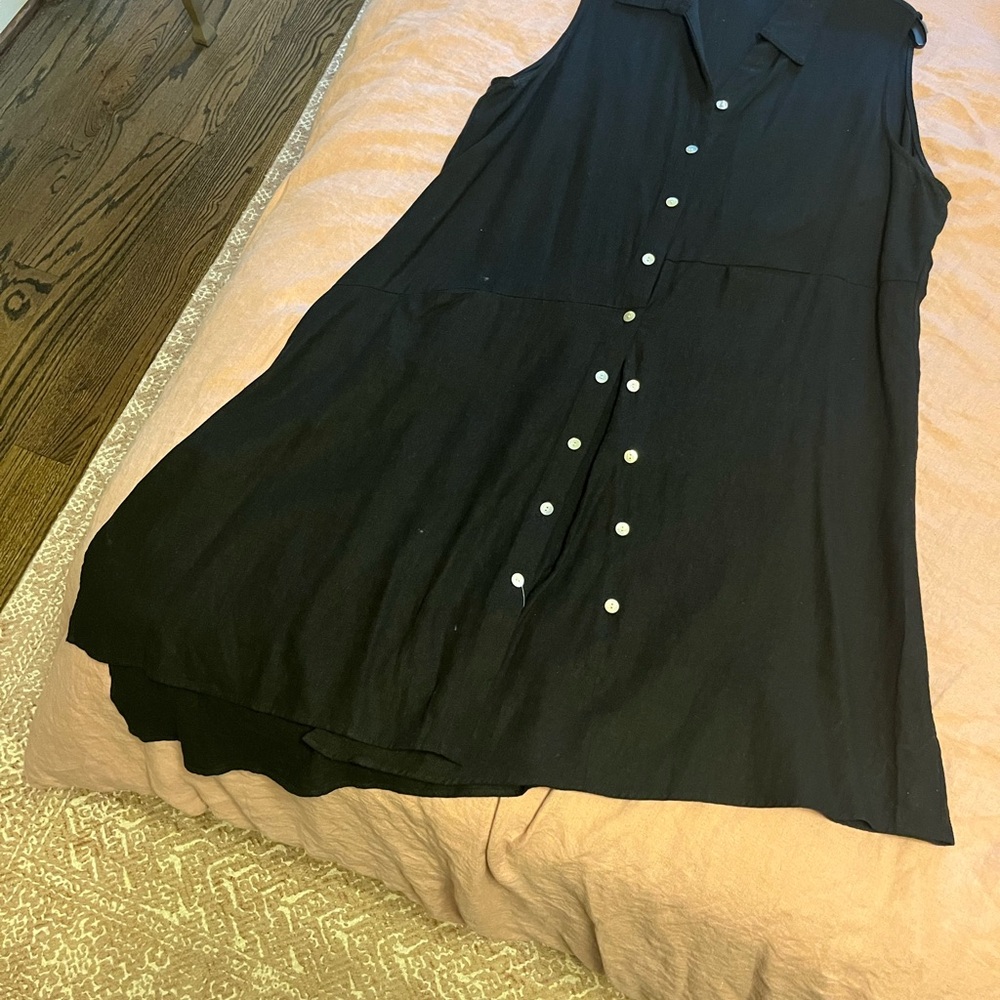 Black Sleeveless Button-Down Dress